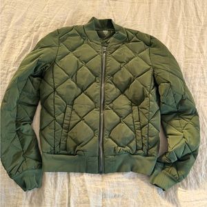 LIKE NEW!!! ALO puffer jacket. Size small. Army green.